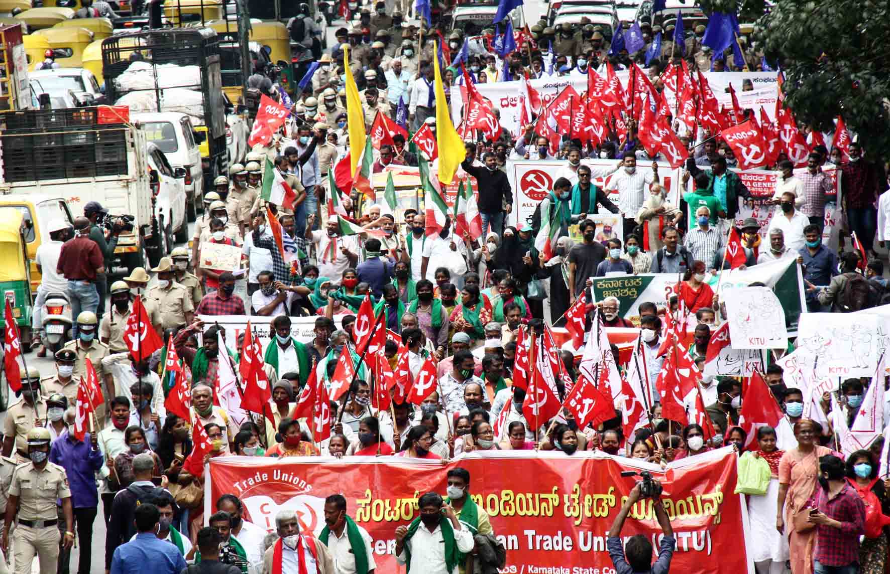 ರೈತರಿಂದ ಭಾರತ್ ಬಂದ್: ರಾಜ್ಯಾದ್ಯಂತ ಮಿಶ್ರ ಪ್ರತಿಕ್ರಿಯೆ, ರೈತರ ಬಂಧನ