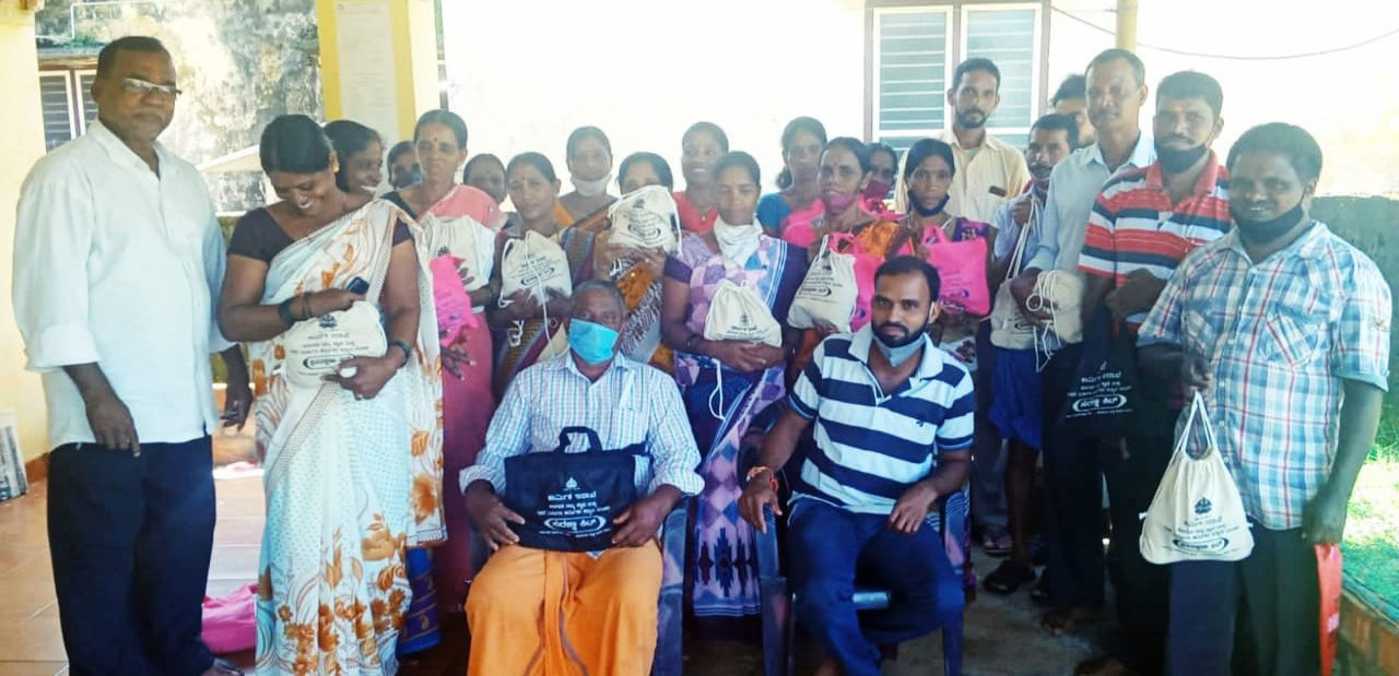 ಕಟ್ಟಡ ಕಾರ್ಮಿಕರಿಗೆ ಸುರಕ್ಷ, ಪ್ರತಿರಕ್ಷಣಾ ಕಿಟ್ ವಿತರಣೆ