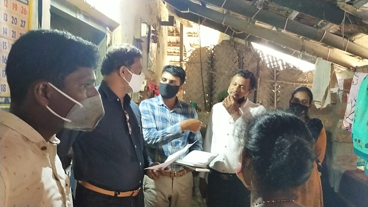 ಪಾಂಡೇಶ್ವರ ಕೊರಗ ಕಾಲನಿಗೆ ಬ್ರಹ್ಮಾವರ ತಹಶೀಲ್ದಾರ್ ಭೇಟಿ; ಅರ್ಹರಿಗೆ ಹಕ್ಕು ಪತ್ರ ವಿತರಣೆಯ ಭರವಸೆ