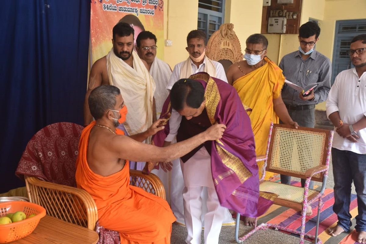 ಕರಾವಳಿ ಜಿಲ್ಲೆಗಳಿಗೆ ಸೋಲಾರ್ ಪಾರ್ಕ್ ಸ್ಥಾಪನೆ: ಕೇಂದ್ರ ಸಚಿವ ಖೂಬಾಗೆ ಪೇಜಾವರ ಶ್ರೀ ಮನವಿ ಸಲ್ಲಿಕೆ