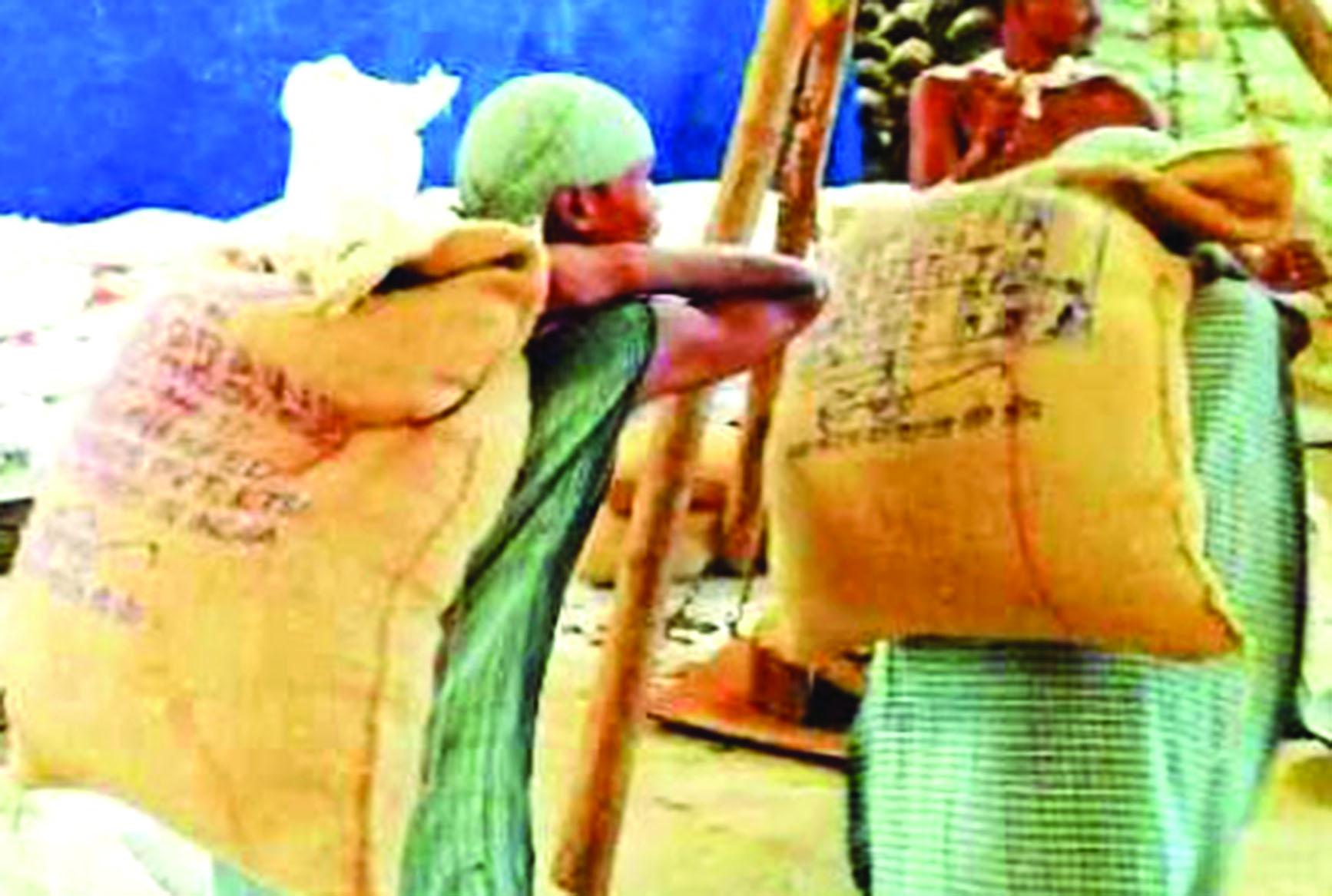 ತಲೆಹೊರೆ ಕಾರ್ಮಿಕರ ಮೇಲೆ ಮತ್ತಷ್ಟು ಆರ್ಥಿಕ ಹೊರೆ