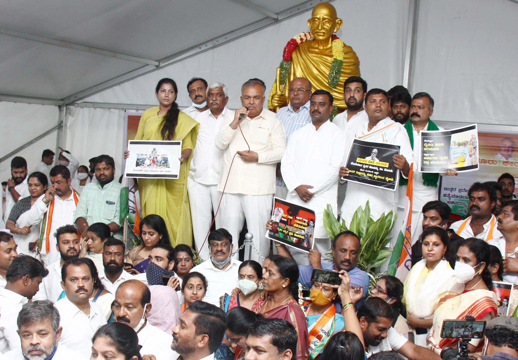 ರೈತರ ಹತ್ಯೆ ಪ್ರಕರಣ: ಕೇಂದ್ರ ಸಚಿವ ಅಜಯ್ ಮಿಶ‍್ರಾ ವಜಾಗೊಳಿಸುವಂತೆ ಒತ್ತಾಯಿಸಿ ಕಾಂಗ್ರೆಸ್ ನಿಂದ ಮೌನ ಪ್ರತಿಭಟನೆ