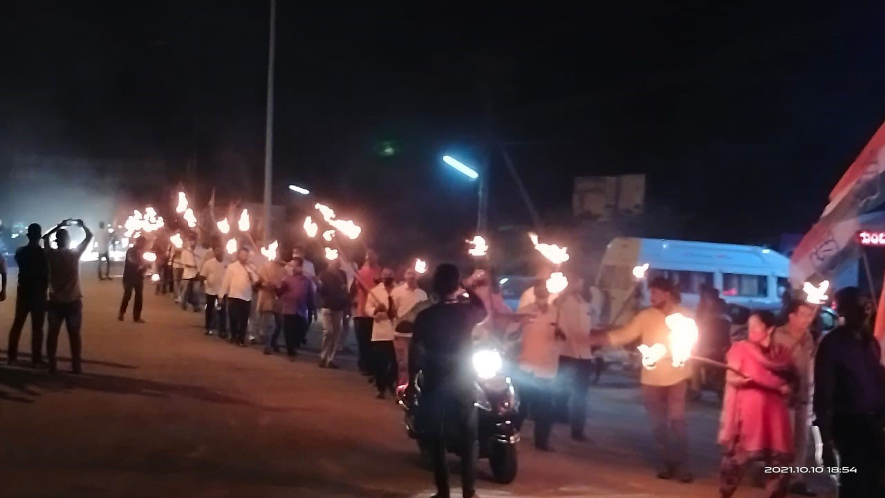 ಕೋಟ ಬ್ಲಾಕ್ ಕಾಂಗ್ರೆಸ್‌ನಿಂದ ಬೃಹತ್ ಪಂಜಿನ ಮೆರವಣಿಗೆ