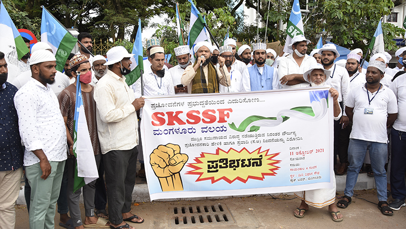 ದ.ಕ.ಜಿಲ್ಲೆಯಲ್ಲಿ ಮುಸ್ಲಿಮರ ಮೇಲೆ ಹೆಚ್ಚುತ್ತಿರುವ ದೌರ್ಜನ್ಯ; ಮಂಗಳೂರಿನಲ್ಲಿ ಎಸ್ಕೆಎಸ್ಸೆಸ್ಸೆಫ್‌ನಿಂದ ಪ್ರತಿಭಟನೆ