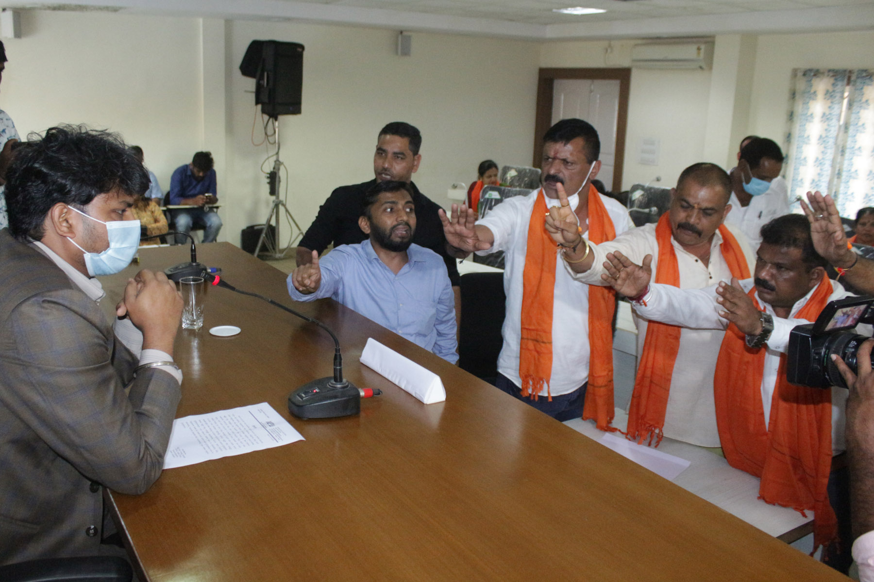 ಮಡಿಕೇರಿ ನಗರಸಭೆ ಅಧ್ಯಕ್ಷ, ಉಪಾಧ್ಯಕ್ಷರ ಆಯ್ಕೆ ಪ್ರಕ್ರಿಯೆ ಮುಂದೂಡಿಕೆ: ಬಿಜೆಪಿಯಿಂದ ವಿರೋಧ