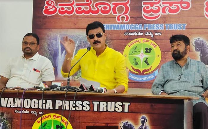 ಸರ್ಕಾರಿ ನೌಕರರ ಸಂಘದ ರಾಜ್ಯಾಧ್ಯಕ್ಷರ ಮೇಲೆ ದಾಳಿಯಾದ್ರೆ ಮತ್ತಷ್ಟು ಭ್ರಷ್ಟಾಚಾರ ಹೊರಕ್ಕೆ: ಬೇಳೂರು ಗೋಪಾಲಕೃಷ್ಣ ಆರೋಪ