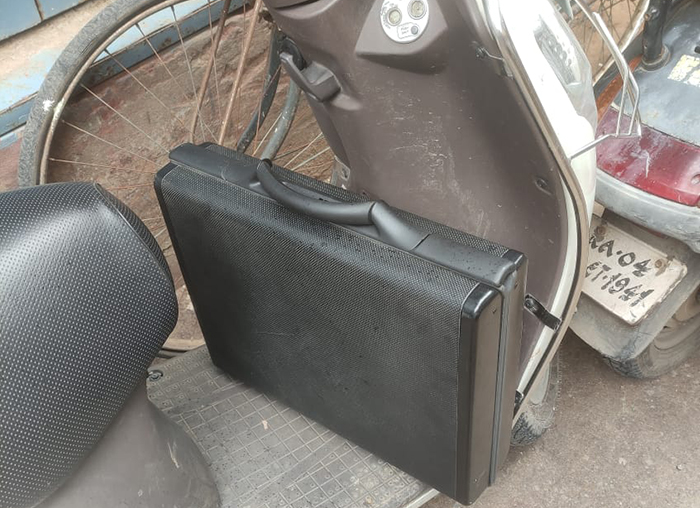 ಬೆಂಗಳೂರು: ಅನುಮಾನಾಸ್ಪದ ಸೂಟ್‌ಕೇಸ್ ಪತ್ತೆ, ಸ್ಥಳೀಯರಲ್ಲಿ ಆತಂಕ