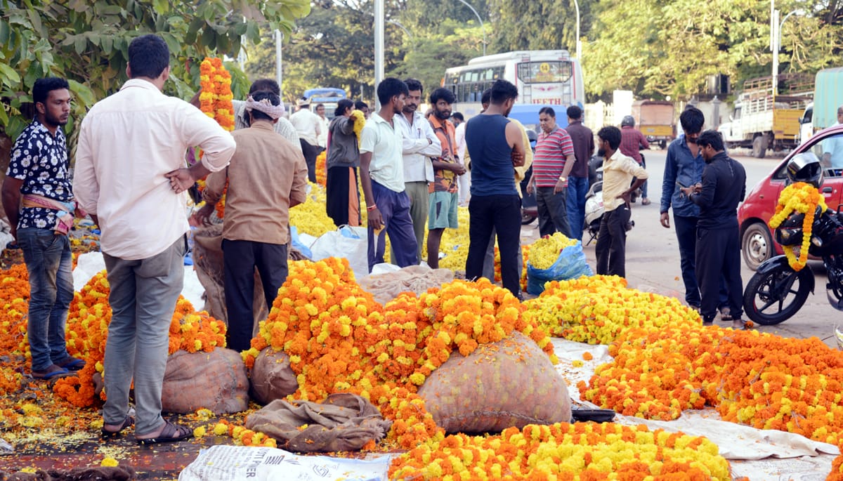 ಕರಾವಳಿಯಲ್ಲಿ ಸಂಭ್ರಮದ ಆಯುಧ ಪೂಜೆ