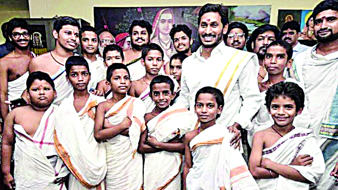 ಅತ್ಯಂತ ಮೇಲ್‌ ಸ್ತರದಲ್ಲಿ ಬ್ರಾಹ್ಮಣರ ಜೀವನ ಮಟ್ಟ: ಉಳಿದ ಜಾತಿಗಳಿಗಿಂತ ತಲಾದಾಯ 3 ಪಟ್ಟು ಅಧಿಕ