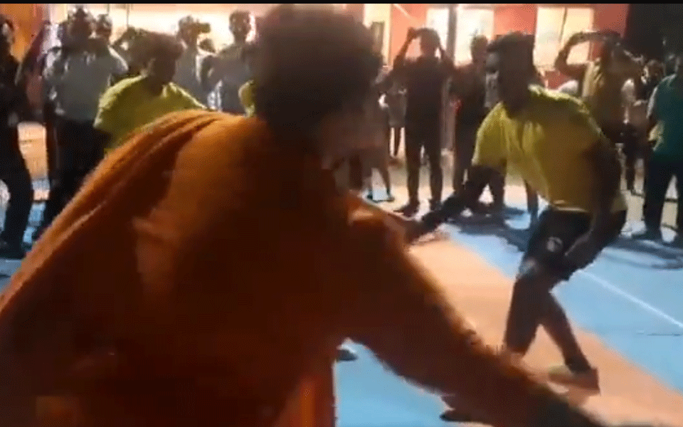 ವೈದ್ಯಕೀಯ ಕಾರಣಗಳಿಗಾಗಿ ಜಾಮೀನು ಪಡೆದಿರುವ ಪ್ರಜ್ಞಾ ಠಾಕುರ್ ಕಬಡ್ಡಿ ಆಡುತ್ತಿರುವ ವೀಡಿಯೊ ವೈರಲ್