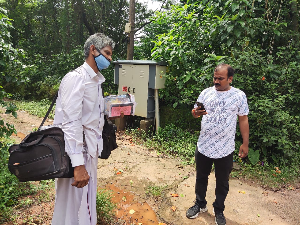 ಮಂಗಳೂರು; ಅಮಾಯಕ ಕೇರಳಿಗನ ವಿರುದ್ಧ ಮತಾಂತರ ಪುಸ್ತಕ ಹಂಚುವ ಆರೋಪ ಹೊರಿಸಿದ ಬಜರಂಗದಳ ಕಾರ್ಯಕರ್ತರು
