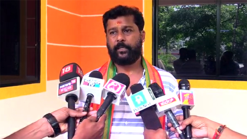 ತ್ರಿಶೂಲ ದೀಕ್ಷೆ ಸಮರ್ಥಿಸಿಕೊಂಡ ವಿಹಿಂಪ ಮುಖಂಡ; ಬಾಂಬ್, ಗ್ರೆನೇಡ್ ದೀಕ್ಷೆ ಕೊಟ್ಟಿದ್ದಲ್ಲ: ಶರಣ್ ಪಂಪ್‌ವೆಲ್