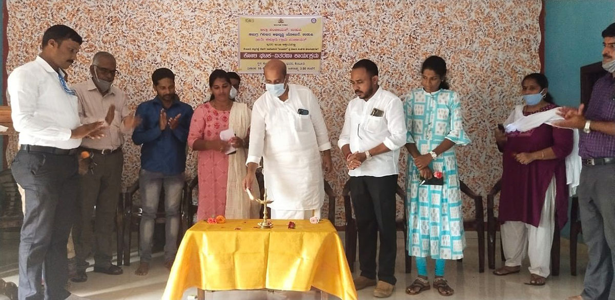 ಕೊರಗ ಕಾಲನಿಯ ಫಾನುಭವಿಗಳಿಗೆ ಕೋಳಿ ಘಟಕ ವಿತರಣೆ