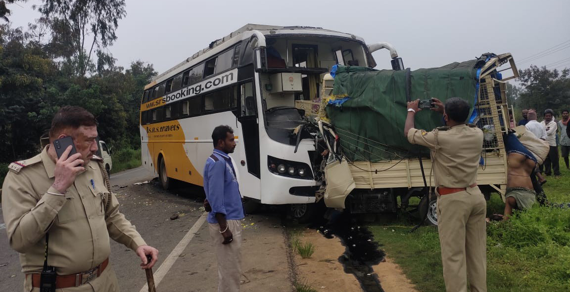 ತುಮಕೂರು ಬಳಿ ಖಾಸಗಿ ಬಸ್-ಲಾರಿ ನಡುವೆ ಅಪಘಾತ: ನಾಲ್ಕು ಮಂದಿ ಮೃತ್ಯು
