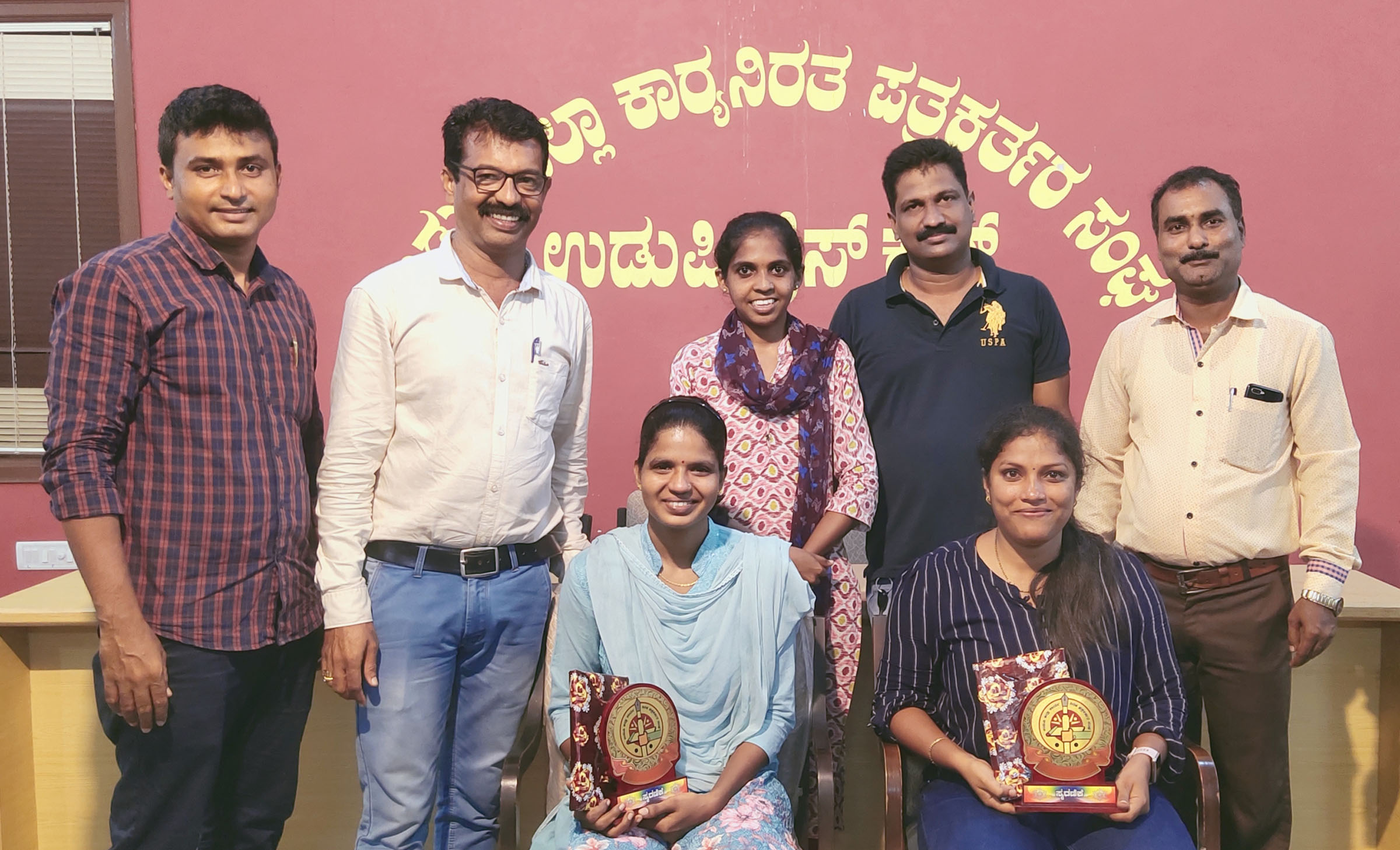 ಬೆಂಗಳೂರಿಗೆ ವರ್ಗಾವಣೆಗೊಂಡ ಪತ್ರಕರ್ತೆಯರಿಗೆ ಬೀಳ್ಕೊಡುಗೆ