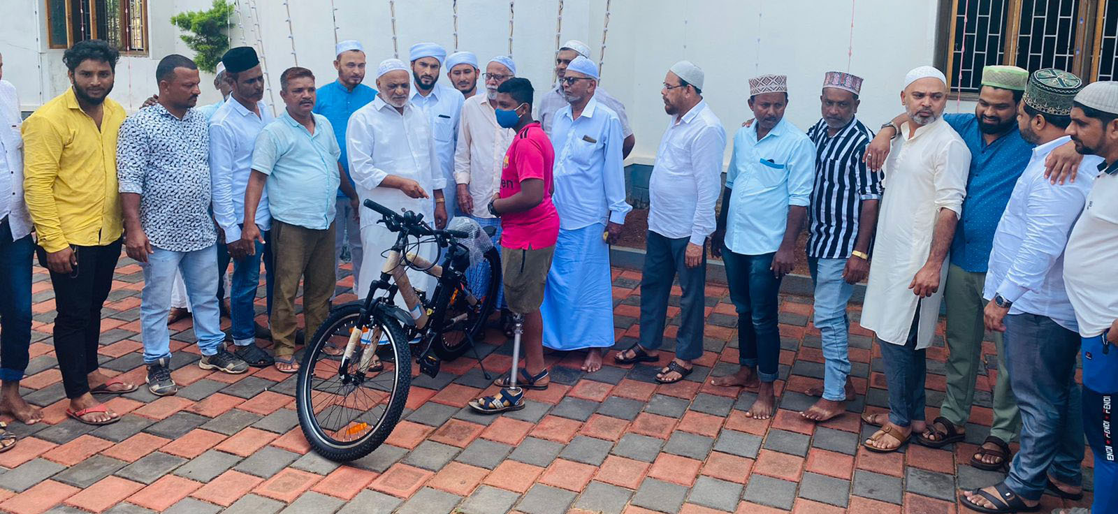 ಮೀಲಾದುನ್ನಬಿ ಪ್ರಯುಕ್ತ ವಿಕಲಚೇತನ ವಿದ್ಯಾರ್ಥಿಗೆ ಸೈಕಲ್‌ ವಿತರಿಸಿ ಸೌಹಾರ್ದ ಮೆರೆದ ದೊಡ್ಡಣಗುಡ್ಡೆ ಮಸೀದಿ