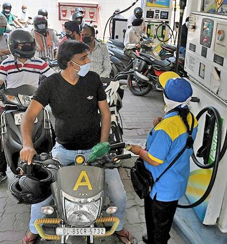 ಸಾರ್ವಕಾಲಿಕ ಗರಿಷ್ಠ ಮಟ್ಟ ತಲುಪಿದ ಪೆಟ್ರೋಲ್, ಡೀಸೆಲ್ ಬೆಲೆ