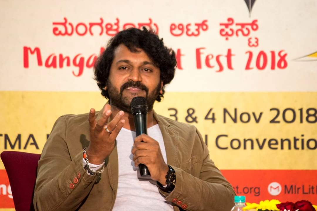 ರಾಜಕೀಯ ಸಮಾವೇಶಕ್ಕಿರುವ ನಿಯಮ ಸಡಿಲಿಕೆ ರಾಜ್ಯೋತ್ಸವಕ್ಕೆ ಏಕಿಲ್ಲ: ನಟ, ನಿರ್ದೇಶಕ ರಿಷಭ್ ಶೆಟ್ಟಿ ಪ್ರಶ್ನೆ