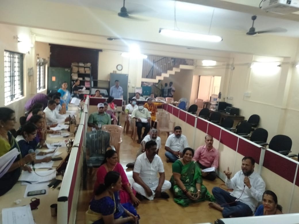 ಕಾರ್ಕಳದ ಮುಖ್ಯ ರಸ್ತೆಗಳ ದುರಸ್ತಿಗೆ ಆಗ್ರಹಿಸಿ ಕಾಂಗ್ರೆಸ್ ಧರಣಿ