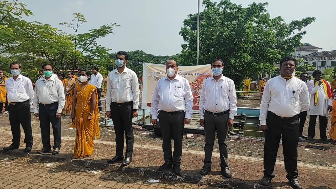 ರಜತಾದ್ರಿಯಲ್ಲಿ ಸಮೂಹ ಕಂಠದಲ್ಲಿ ಮೊಳಗಿತು ಕನ್ನಡ ಹಾಡುಗಳು