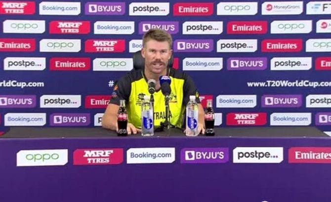 ಕ್ರಿಸ್ಟಿಯಾನೋ ರೊನಾಲ್ಡೋರಂತೆ ಕೊಕೊ ಕೋಲಾ ಬಾಟಲಿಗಳನ್ನು ಅತ್ತ ಸರಿಸಿದ ಡೇವಿಡ್ ವಾರ್ನರ್ ಕ್ರಿಸ್ಟಿಯಾನೋ ರೊನಾಲ್ಡೋರಂತೆ ಕೊಕೊ ಕೋಲಾ ಬಾಟಲಿಗಳನ್ನು ಅತ್ತ ಸರಿಸಿದ ಡೇವಿಡ್ ವಾರ್ನರ್