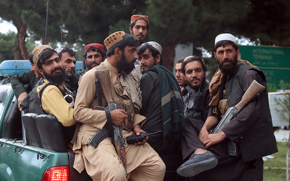 ನಮ್ಮ ಹಣವನ್ನು ನಮಗೆ ನೀಡಿ: ವಿದೇಶದ ಬ್ಯಾಂಕ್ ಗಳಿಗೆ ತಾಲಿಬಾನ್ ಆಗ್ರಹ ನಮ್ಮ ಹಣವನ್ನು ನಮಗೆ ನೀಡಿ: ವಿದೇಶದ ಬ್ಯಾಂಕ್ ಗಳಿಗೆ ತಾಲಿಬಾನ್ ಆಗ್ರಹ