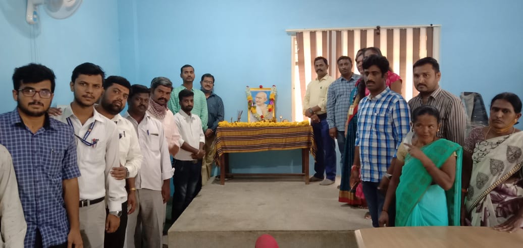 ಪಾವಗಡ: ತಾಲೂಕು ದಂಡಾಧಿಕಾರಿ ಕಚೇರಿಯಲ್ಲಿ ಗಾಂಧಿ ಜಯಂತಿ, ಲಾಲ್ ಬಹದ್ದೂರ್ ಶಾಸ್ತ್ರಿ ಜನ್ಮದಿನ