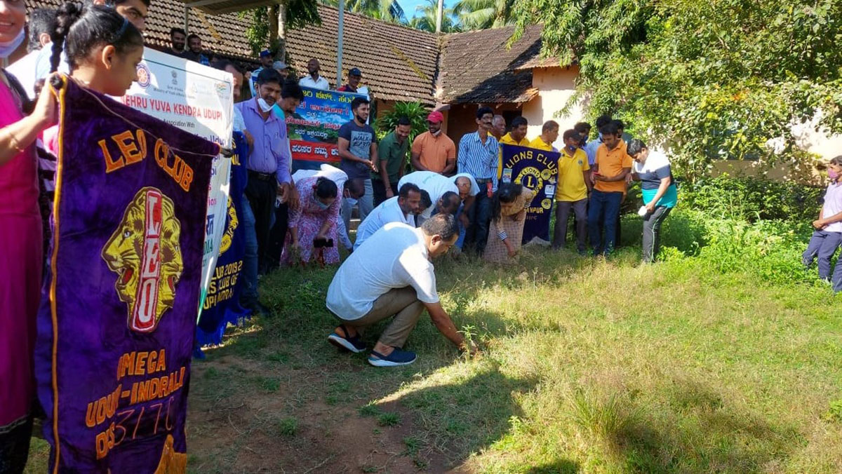 ಕೆಮ್ಮಣ್ಣು: ಗಾಂಧಿ ಜಯಂತಿ ಪ್ರಯುಕ್ತ ಸ್ವಚ್ಛತಾ ಕಾರ್ಯಕ್ರಮ