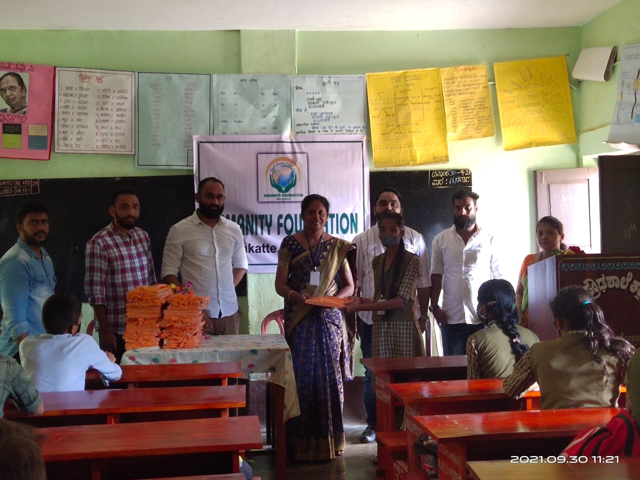 ದೇರಳಕಟ್ಟೆ: ಹ್ಯೂಮಾನಿಟಿ ಫೌಂಡೇಶನ್ ವತಿಯಿಂದ ಉಚಿತ ಪುಸ್ತಕ ವಿತರಣೆ