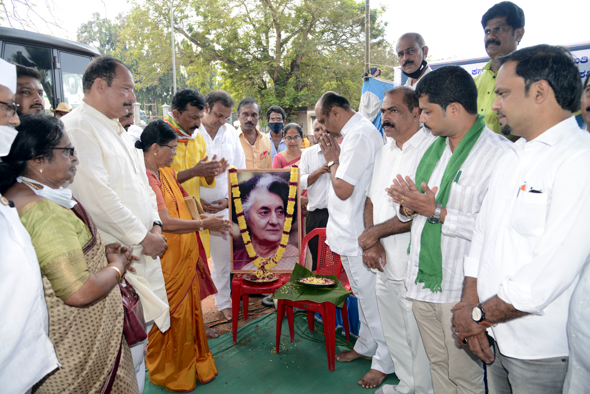 ಮಂಗಳೂರು: ಕಾಂಗ್ರೆಸ್ ನಿಂದ ಇಂದಿರಾ ಗಾಂಧಿ ಪುಣ್ಯತಿಥಿ ಪ್ರಯುಕ್ತ ಸ್ಮೃತಿ ಸಂಸ್ಮರಣೆ