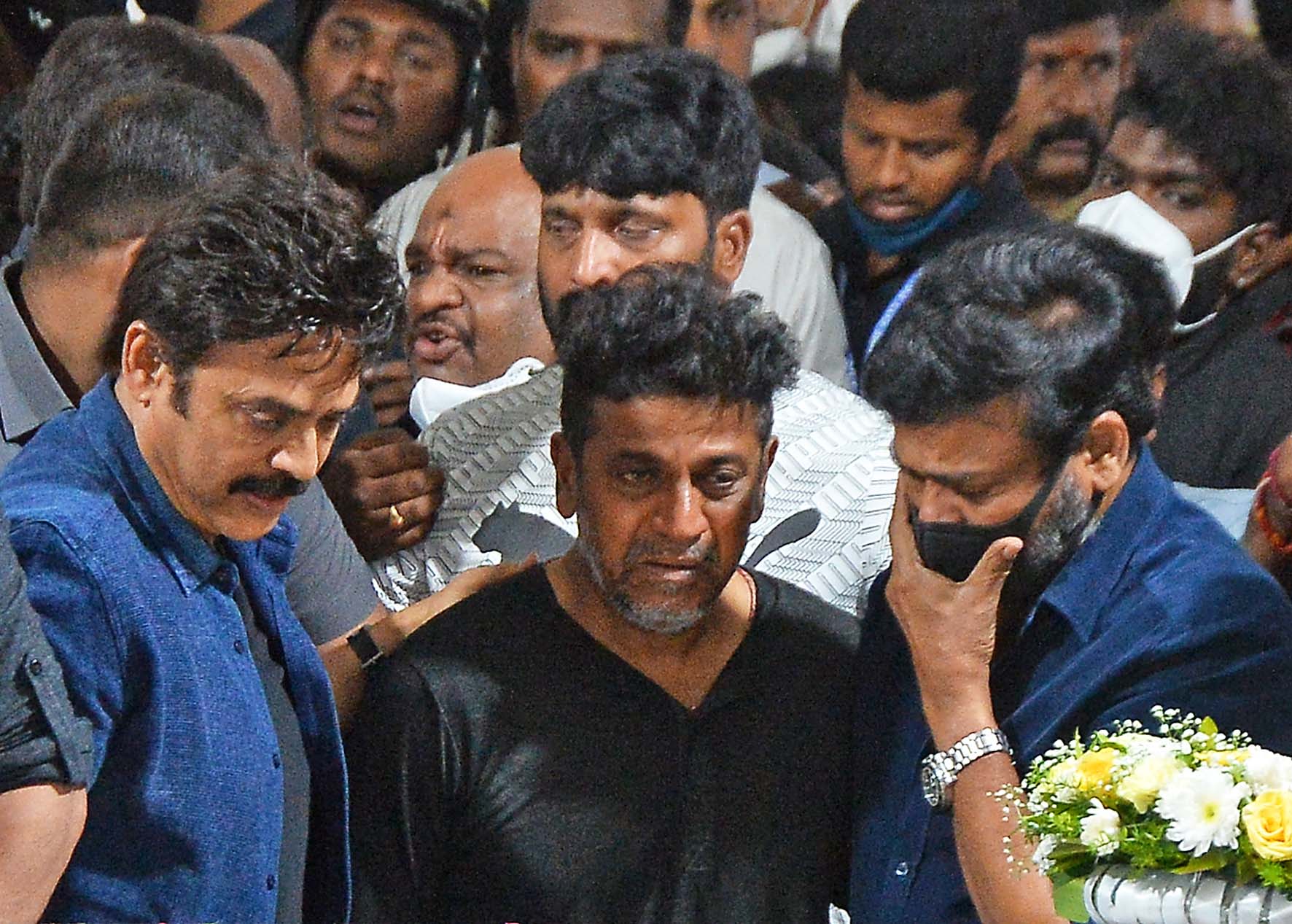 ಆತ್ಮಹತ್ಯೆಯಂಥ ನಿರ್ಧಾರ ಬೇಡ: ಪುನೀತ್ ಅಭಿಮಾನಿಗಳಿಗೆ ಶಿವರಾಜ್‍ಕುಮಾರ್ ಮನವಿ