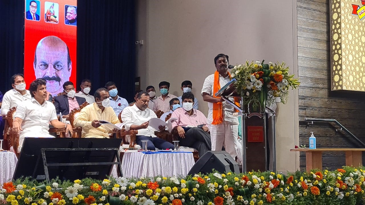 ಸ್ವಾವಲಂಬನೆಯೊಂದಿಗೆ ಸ್ವಾಭಿಮಾನದಿಂದ ಬದುಕಿರಿ: ಸಚಿವ ನಾರಾಯಣಸ್ವಾಮಿ