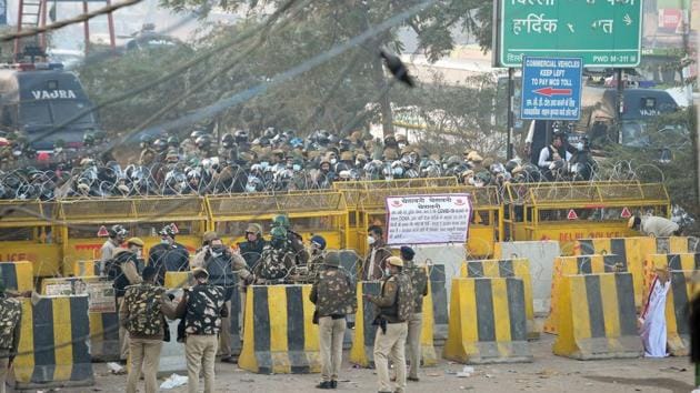 ಲಖೀಂಪುರ ಹಿಂಸಾಚಾರ ವಿರುದ್ಧ ಸಿಂಘುಗಡಿಯಲ್ಲಿ ರೈತರ ಬೃಹತ್ ಪ್ರತಿಭಟನೆ