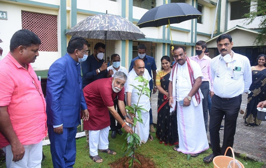 ಶಿರೂರು ಗ್ರೀನ್‌ವ್ಯಾಲಿ ಶಿಕ್ಷಣ ಸಂಸ್ಥೆಗೆ ಸಚಿವ ಬಿ.ಸಿ.ನಾಗೇಶ ಭೇಟಿ