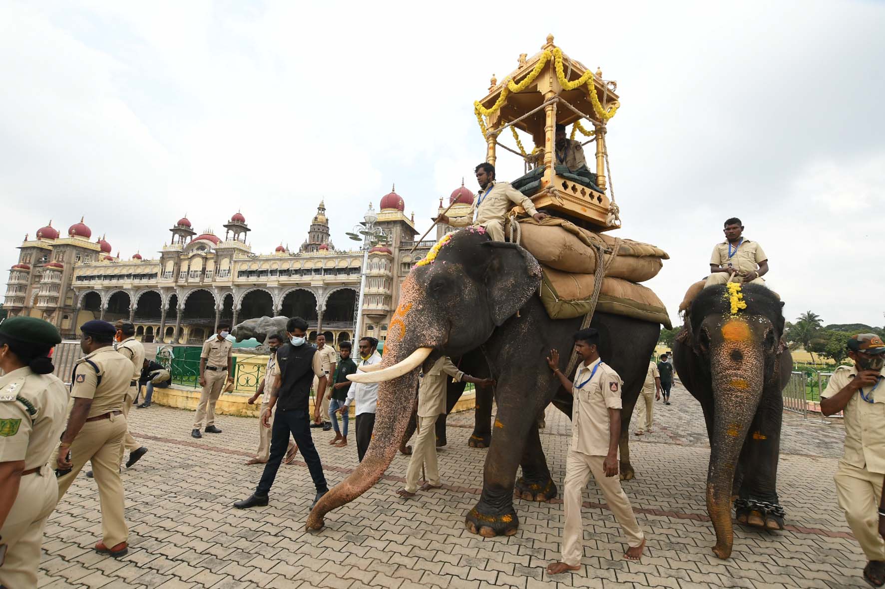 ವಿಶ್ವವಿಖ್ಯಾತ ಮೈಸೂರು ದಸರಾ ಉದ್ಘಾಟನೆಗೆ ಕ್ಷಣಗಣನೆ