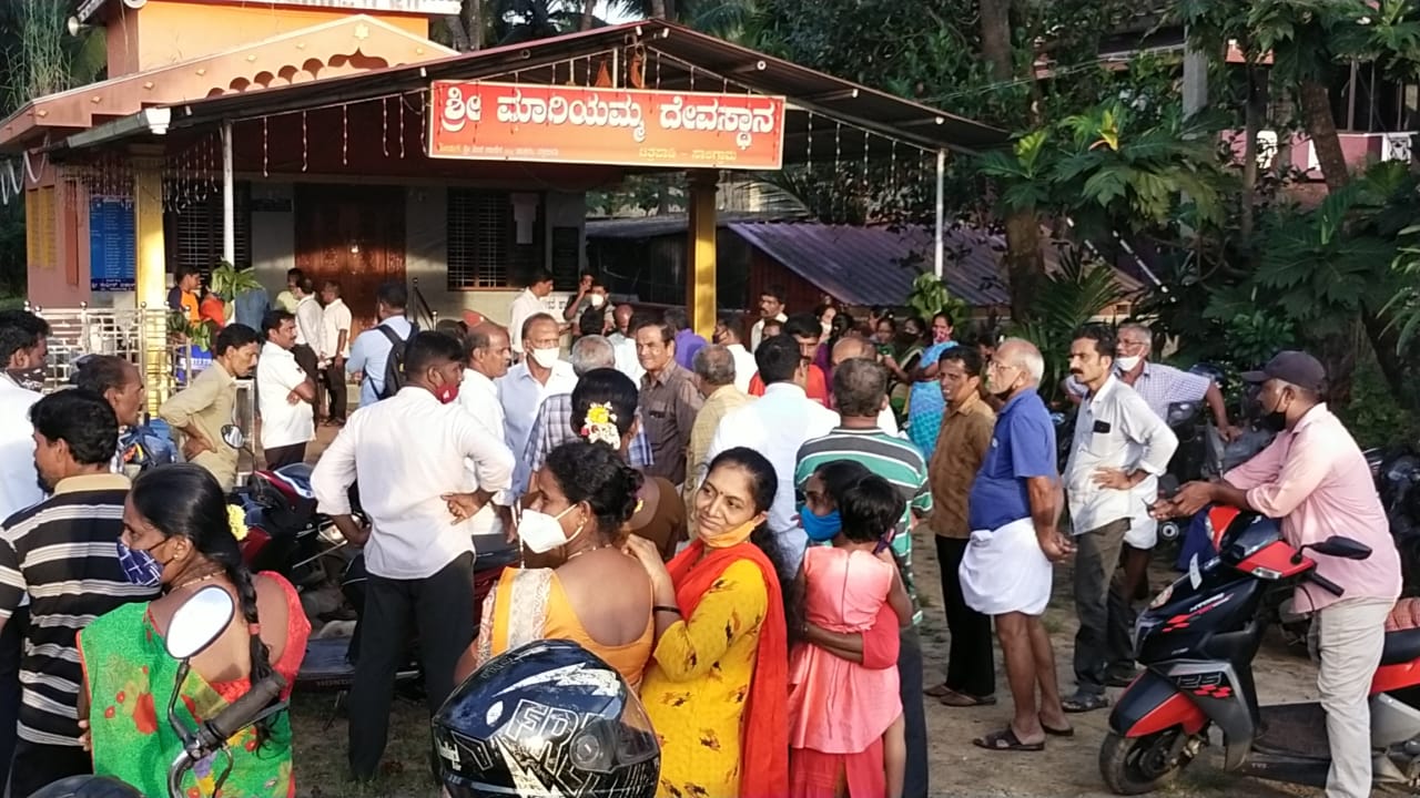 ಚಿತ್ರಪಾಡಿ ವಸತಿ ಸಮುಚ್ಚಯದ ಕೊಳಚೆ ನೀರು ಕೃಷಿ ಭೂಮಿಗೆ ಆರೋಪ: ಗ್ರಾಮಸ್ಥರಿಂದ ಪ್ರತಿಭಟನೆ