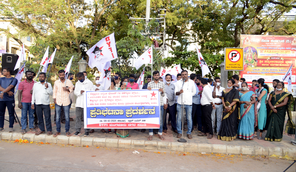 ಅನೈತಿಕ ಗೂಂಡಾಗಿರಿಯ ಹಿಂದೆ ಸಂಸದ ನಳಿನ್ ಕುಮಾರ್ , ಶಾಸಕ ಭರತ್ ಶೆಟ್ಟಿ ಕೈವಾಡ: ಮುನೀರ್ ಕಾಟಿಪಳ್ಳ ಆರೋಪ