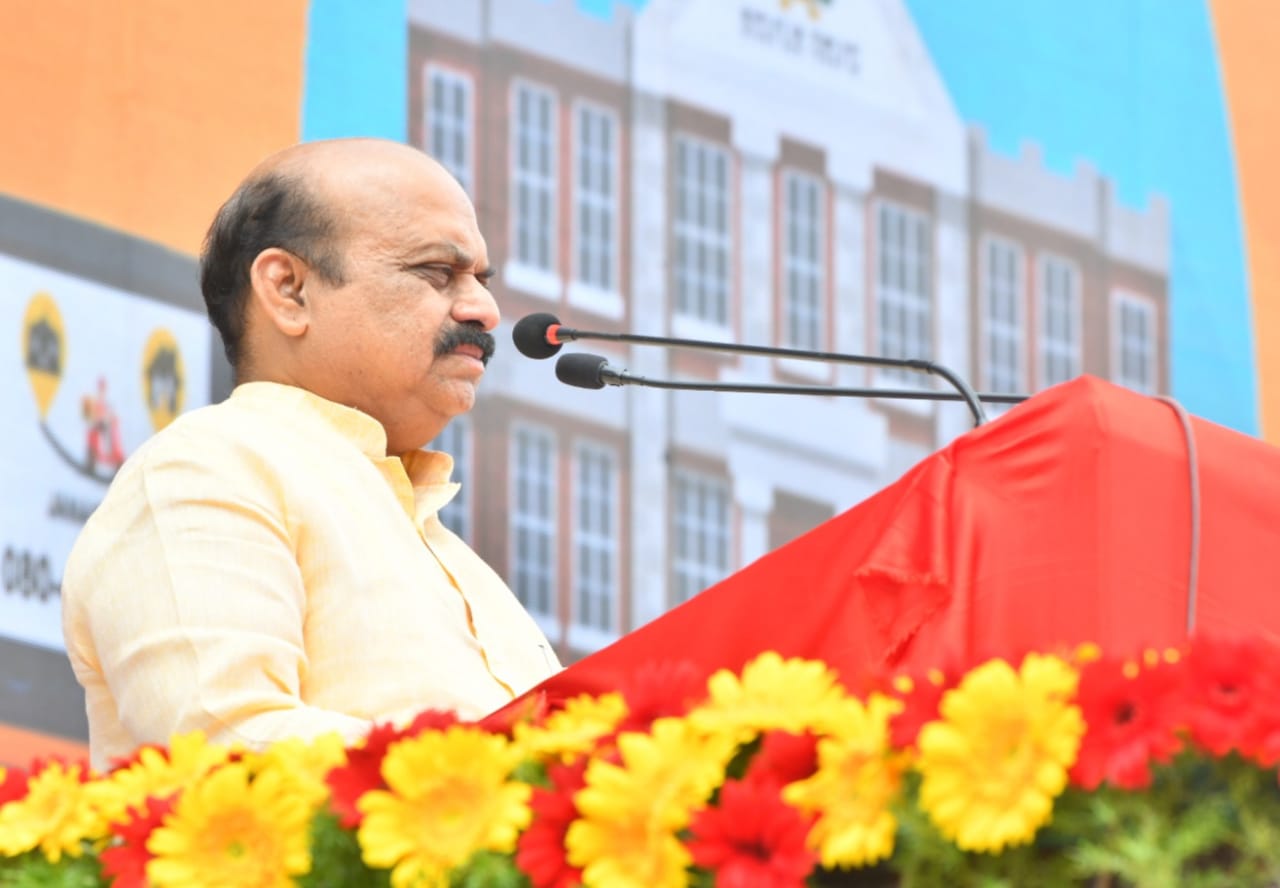 ಜನಸೇವಕ- ಮನೆಬಾಗಿಲಿಗೆ ಸರ್ಕಾರದ ಸೇವೆಗಳು ಯೋಜನೆಗೆ ಸಿಎಂ ಬಸವರಾಜ ಬೊಮ್ಮಾಯಿ ಚಾಲನೆ