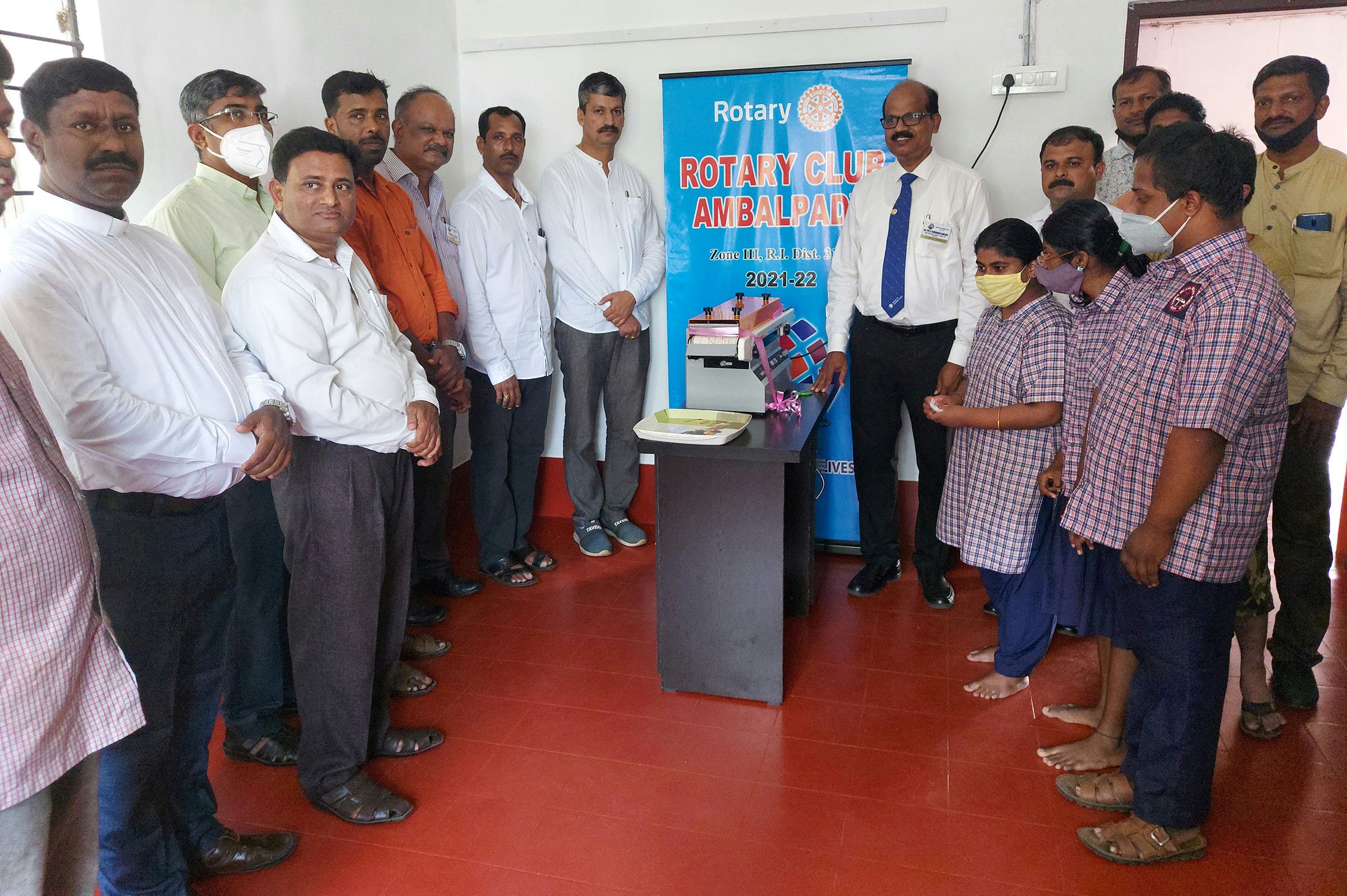 ಉಡುಪಿ: ಸೋಲಾರ್ ಸಿಸ್ಟಮ್, ದೀಪದ ಬತ್ತಿ ತಯಾರಿಸುವ ಯಂತ್ರ ಕೊಡುಗೆ