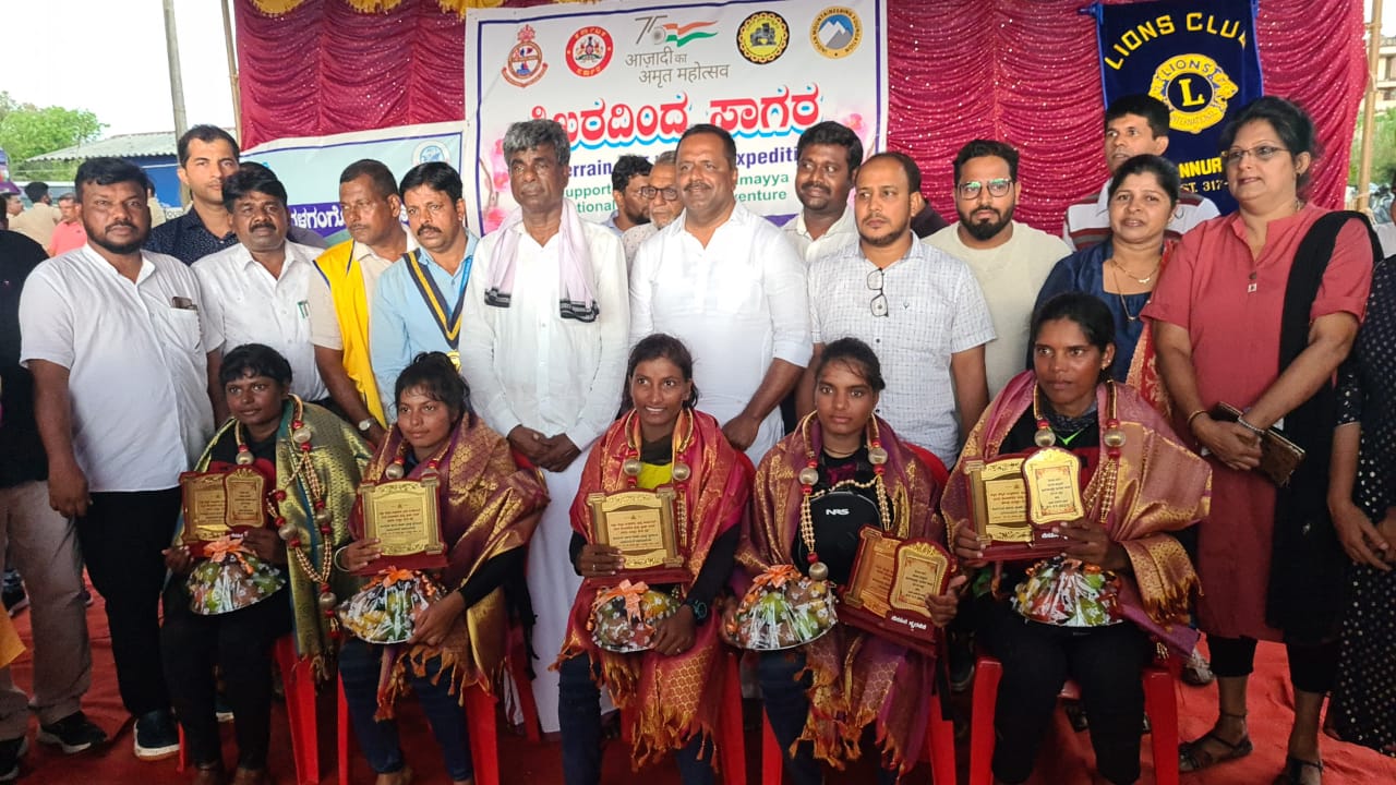 ಶಿಖರದಿಂದ ಸಾಗರ ಅಭಿಯಾನ; ಸಾಹಸಿ ಯುವತಿಯರಿಗೆ ಉಳ್ಳಾಲ ಸಮುದ್ರ ತೀರದಲ್ಲಿ ಅದ್ದೂರಿ ಸ್ವಾಗತ