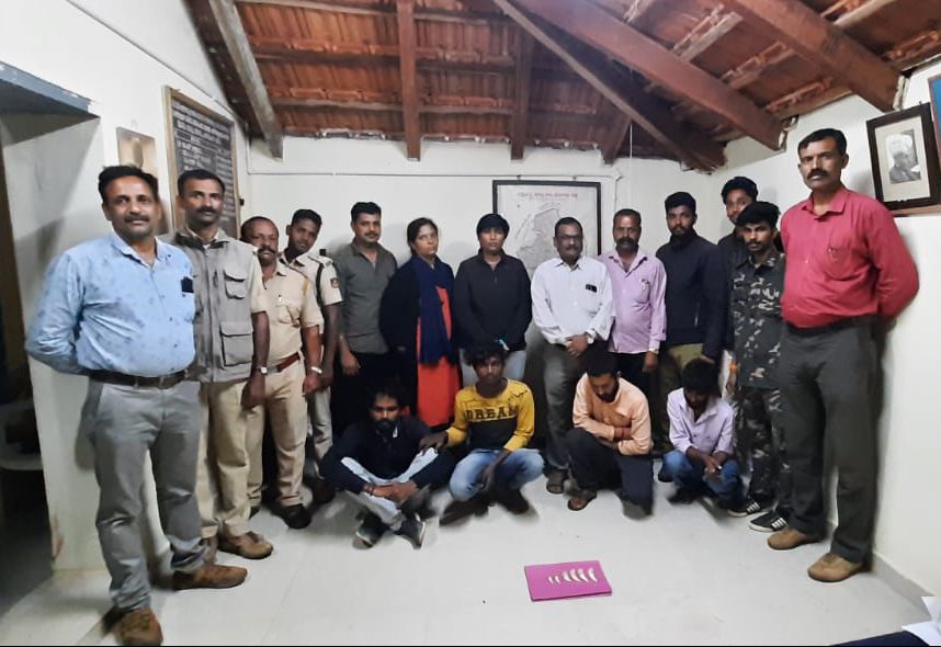 ಹುಲಿ ಹಲ್ಲುಗಳ ಮಾರಾಟ ಜಾಲ ಪತ್ತೆ: ನಾಲ್ವರ ಬಂಧನ
