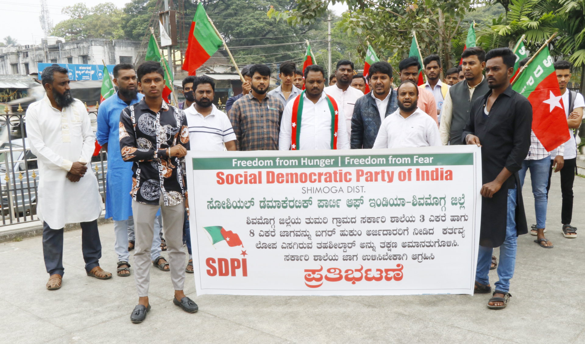 ಶಿವಮೊಗ್ಗ; ತುಮರಿ ಸರಕಾರಿ ಶಾಲೆ ಭೂ ವಿವಾದ: ಅಧಿಕಾರಿಗಳ ಕ್ರಮ ಖಂಡಿಸಿ ಎಸ್ ಡಿಪಿಐ ಪ್ರತಿಭಟನೆ