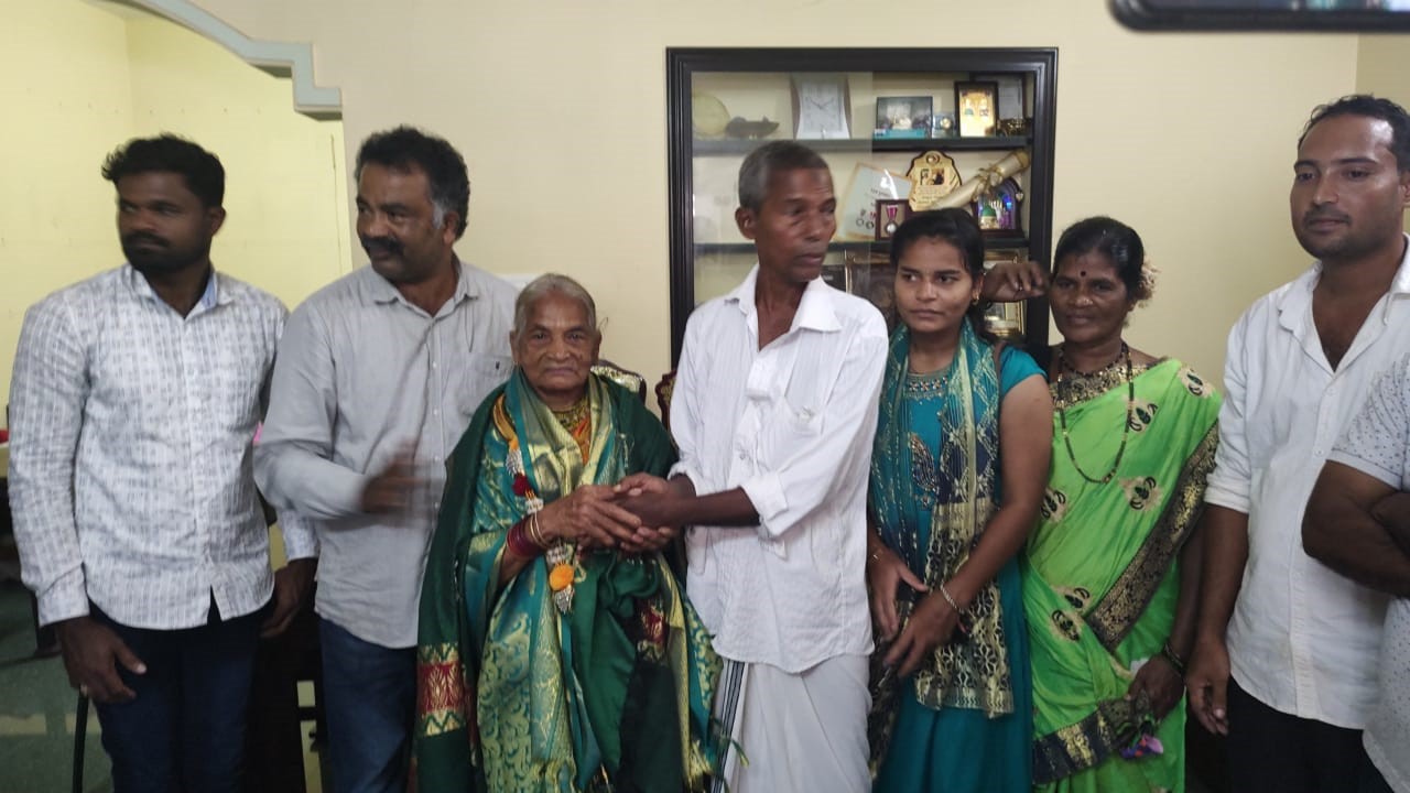 ಅಕ್ಷರ ಸಂತನ ಮನೆಗೆ ವೃಕ್ಷ ದೇವಿ ಭೇಟಿ