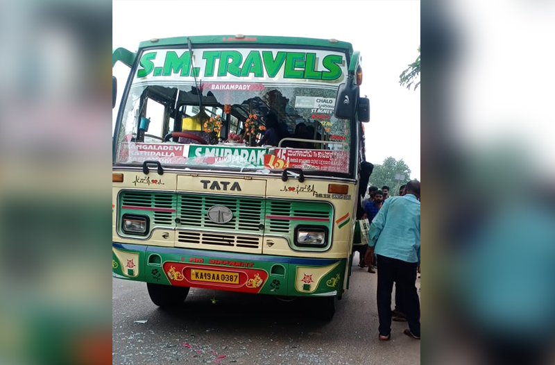 ಮಂಗಳೂರು: ಖಾಸಗಿ ಬಸ್ಸಿಗೆ ಕಲ್ಲೆಸೆತ