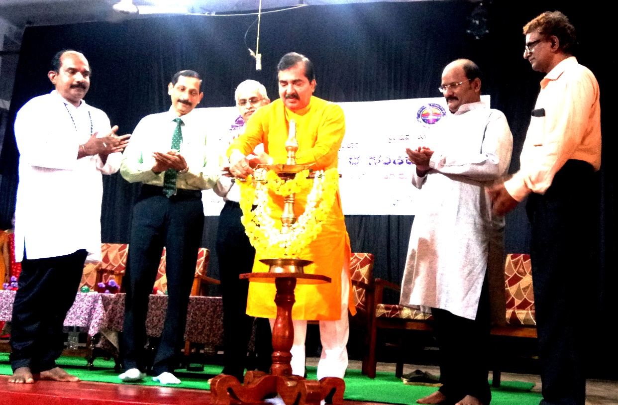 ಕನ್ನಡ ಕಟ್ಟುವ ಪ್ರಕ್ರಿಯೆ ಕೇವಲ ಆರಂಭದಲ್ಲಿದ್ದರೆ ಮಾತ್ರ ಸಾಲದು: ಡಾ. ಮೋಹನ ಆಳ್ವ