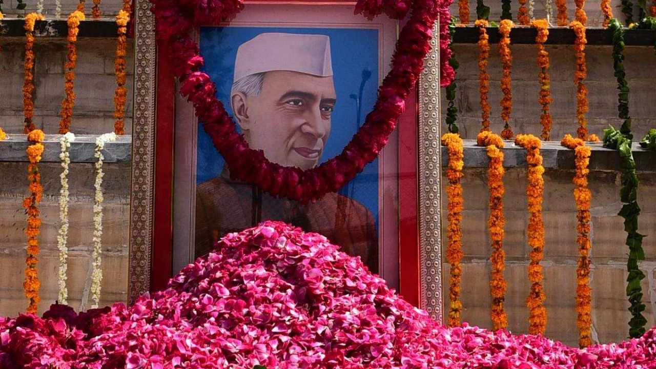 ಜವಾಹರಲಾಲ್ ನೆಹರು ಜನ್ಮದಿನ: ಸಾಂಪ್ರದಾಯಿಕ ಸಮಾರಂಭಕ್ಕೆ ಸ್ಪೀಕರ್, ಹಿರಿಯ ಸಚಿವರು ಗೈರು