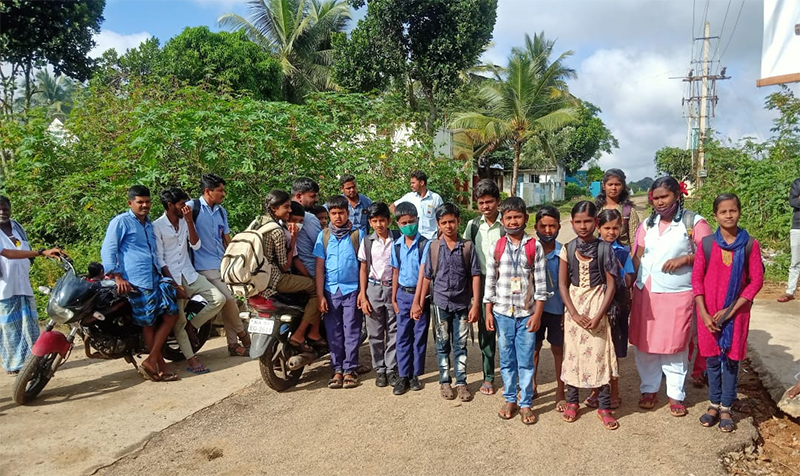 ಚಾಮರಾಜನಗರ: ಕೆಎಸ್ಸಾರ್ಟಿಸಿ ಬಸ್ ಸಿಗದೆ ವಿದ್ಯಾರ್ಥಿಗಳ ಪರದಾಟ