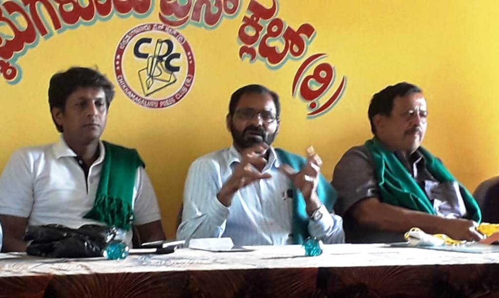 ಚಿಕ್ಕಮಗಳೂರು: ಅಕಾಲಿಕ ಮಳೆಯಿಂದ 4 ಸಾವಿರ ಕೋಟಿಗೂ ಹೆಚ್ಚು ನಷ್ಟ, ಸಮೀಕ್ಷಗೆ ಜಿಲ್ಲಾಡಳಿತ ನಿರ್ಲಕ್ಷ್ಯ; ಆರೋಪ