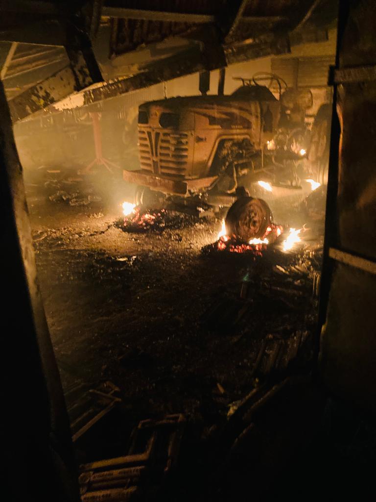 ಚಿಕ್ಕಮಗಳೂರು: ಸಿಡಿಲು ಬಡಿದು ಟ್ರ್ಯಾಕ್ಟರ್, 15 ಮೂಟೆ ಅಡಿಕೆ ಬೆಂಕಿಗಾಹುತಿ