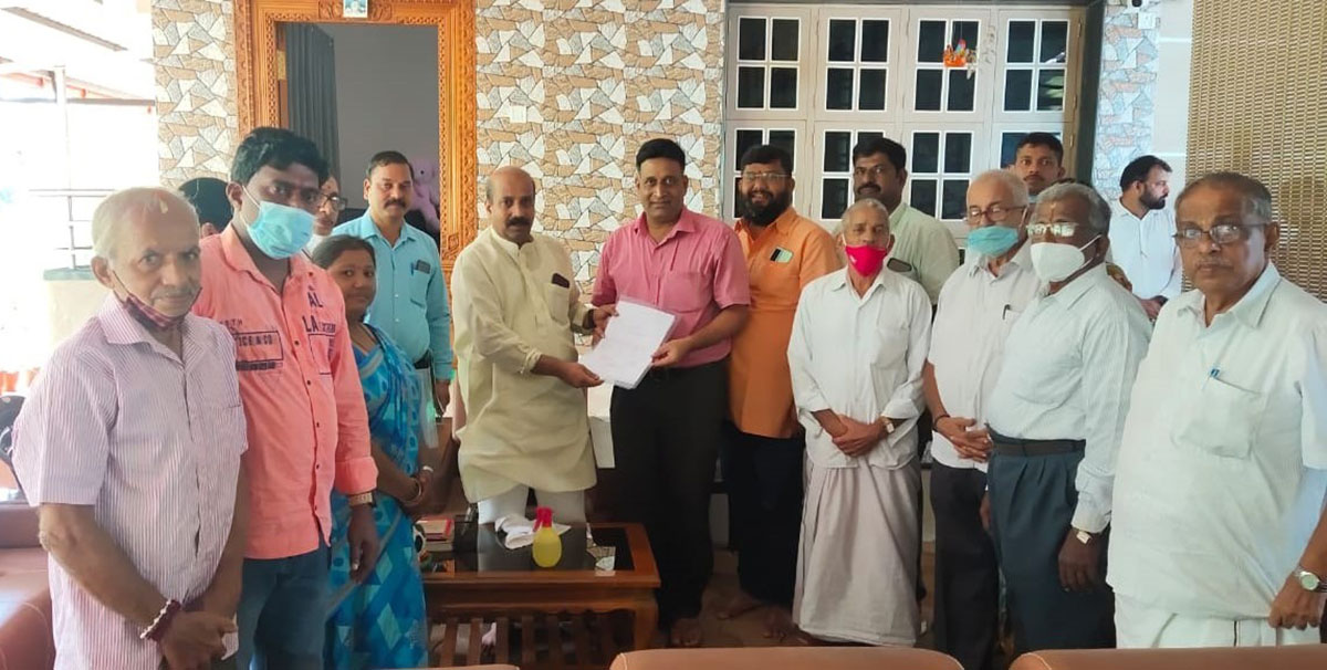 ಪೆರಂಪಳ್ಳಿ ರಸ್ತೆ ಅಗಲೀಕರಣ: ಸಂತ್ರಸ್ತರಿಗೆ ಪರಿಹಾರ ಧನ ವಿತರಣೆ